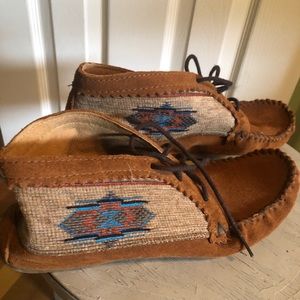 Minnetonka embroidered moccasins